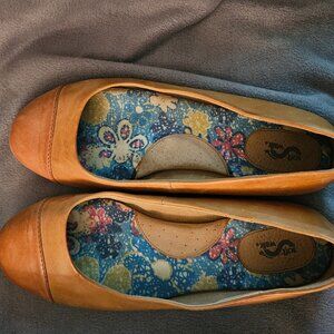 Softwalk Napa Ballet Flats, size 9W, tan with dark toe